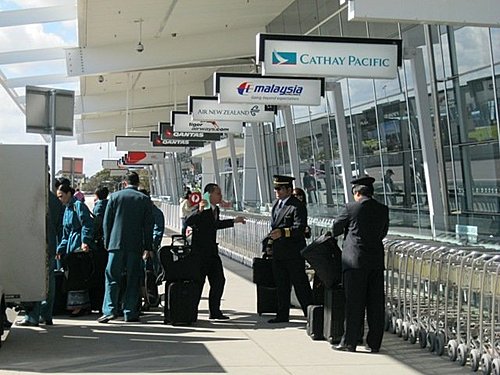 在南澳首府阿得雷德國際機場巧遇馬來西亞航空公司機組人員