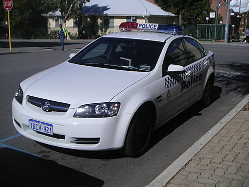 車牌號碼是格友生日日期的澳洲警車