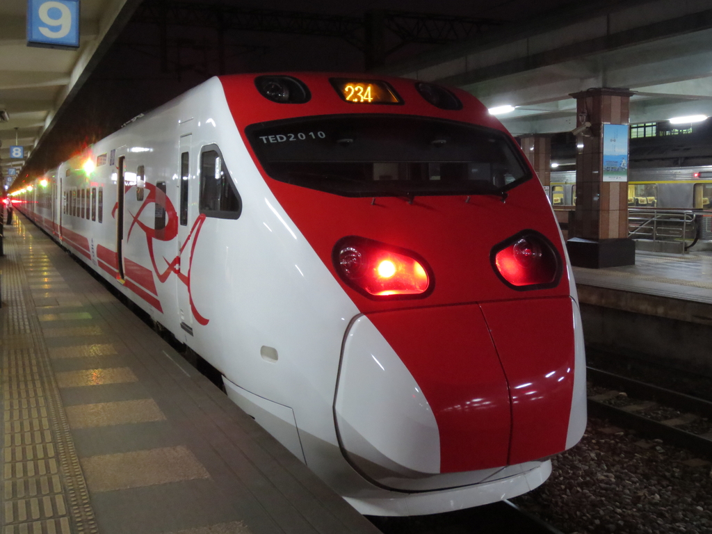 IMG_3158.JPG - 台鐵無法使用電子票證搭乘的三款列車