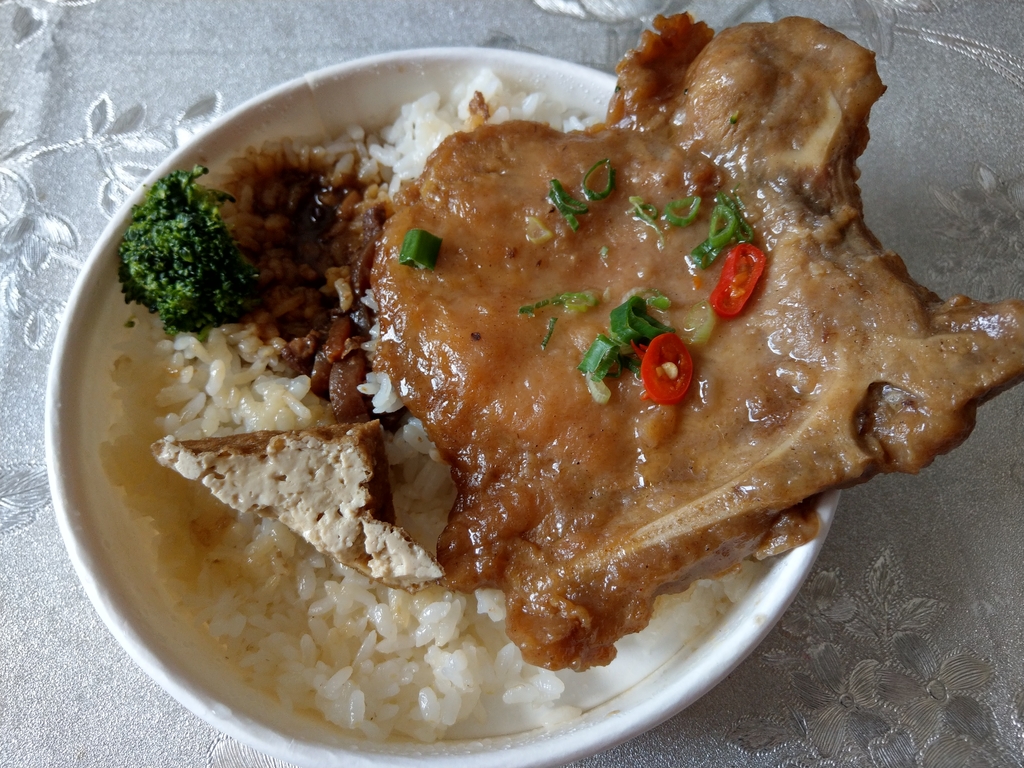 IMAG9458.jpg - 台鐵全家便利商店聯名鮮食之滷肉排骨飯