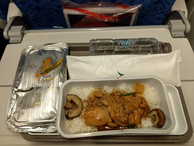 IMAG2414.jpg - 國泰航空香港飛台北CX464班機好吃的雞肉飯正餐