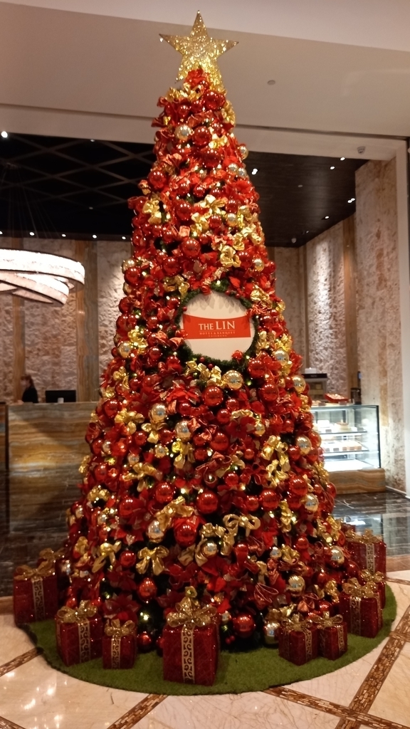 台中林酒店大廳的耶誕樹超美!