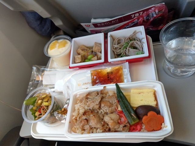 日本航空台北飛東京JL802班機飛機餐超好吃!