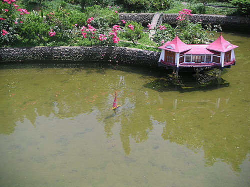 台中公園湖心亭的分身，就在小人國