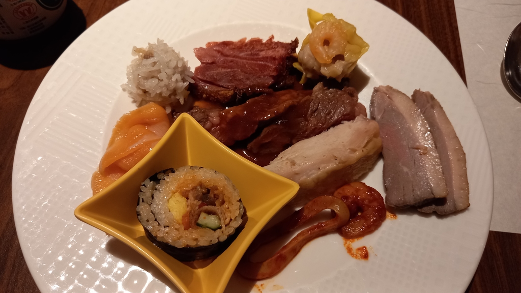 台北老爺大酒店的自助晚餐很讚菜色應有盡有!