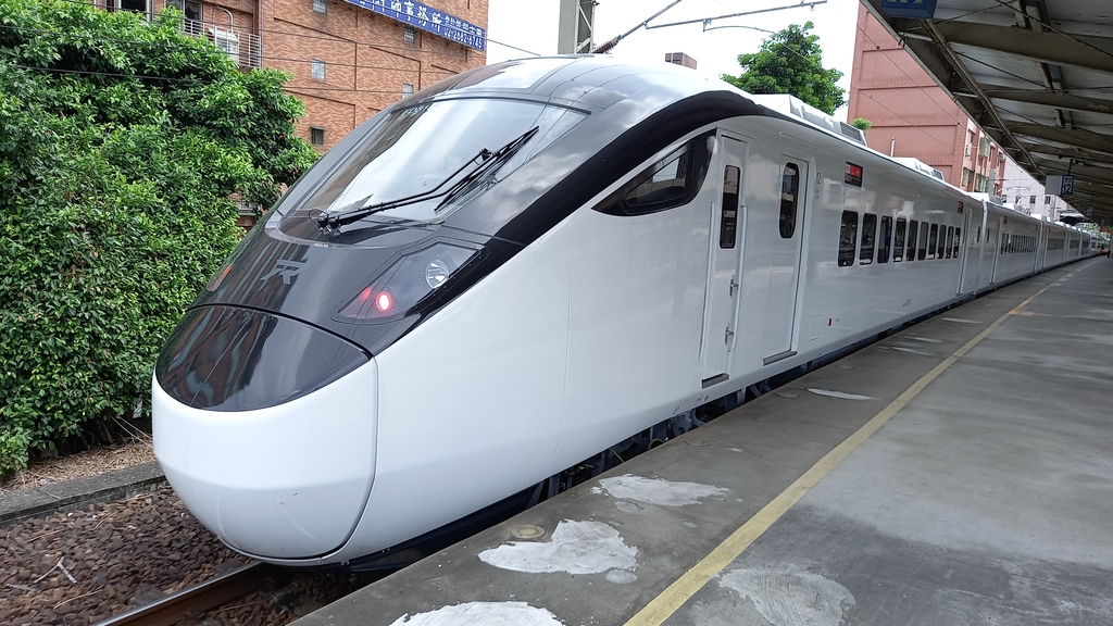 20220718_132808.jpg - 台鐵無法使用電子票證搭乘的三款列車