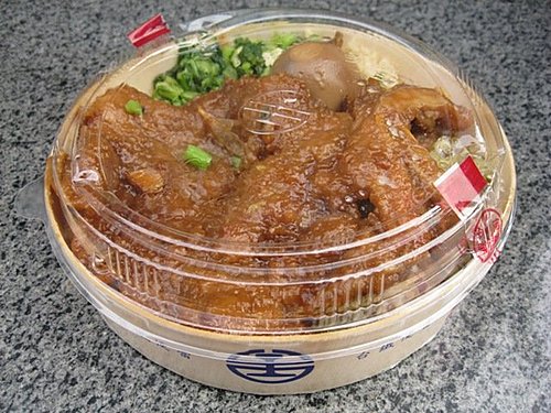 令人齒頰留香的台鐵排骨菜飯便當!
