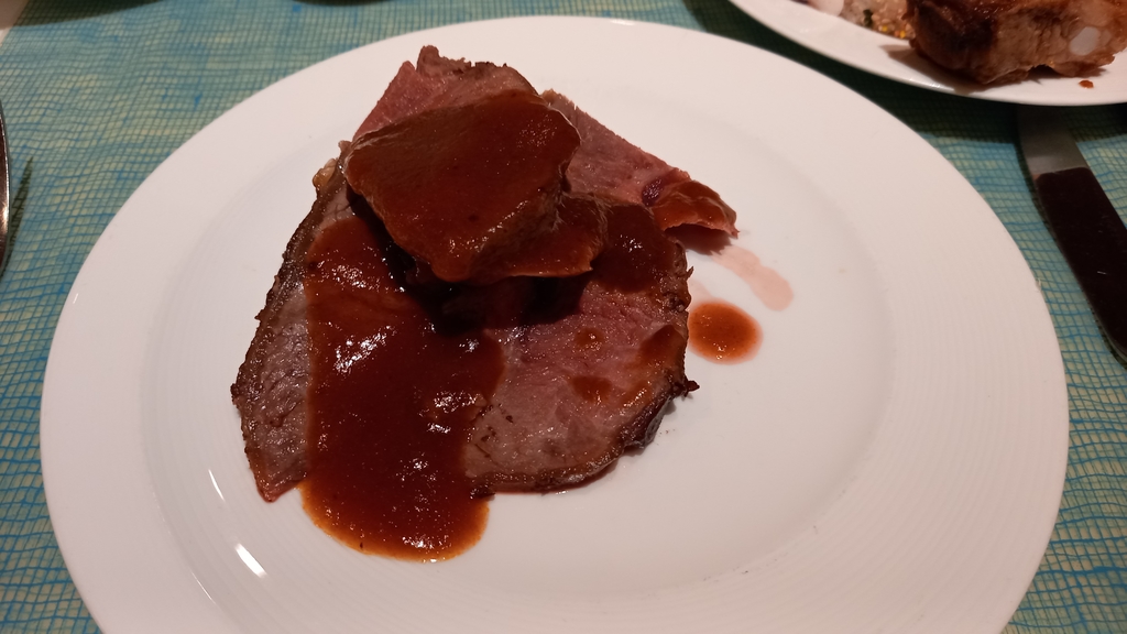 台北美福大飯店彩匯自助餐廳下午茶的肋眼牛排和牛肉麵一定要吃!