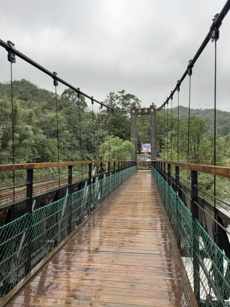 陰雨綿綿又濕又冷的十分瀑布之旅!