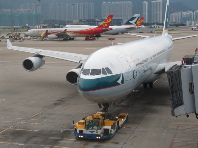 IMG_1970.JPG - 國泰航空空中巴士A340-300!