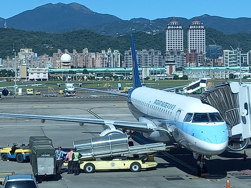 送別華信航空E-190型客機瘋狂快閃澎湖之旅!