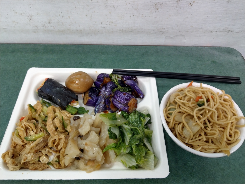 IMAG1830.jpg - 素食自助餐