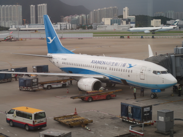 廈門航空新塗裝的波音B737型小飛機在香港!