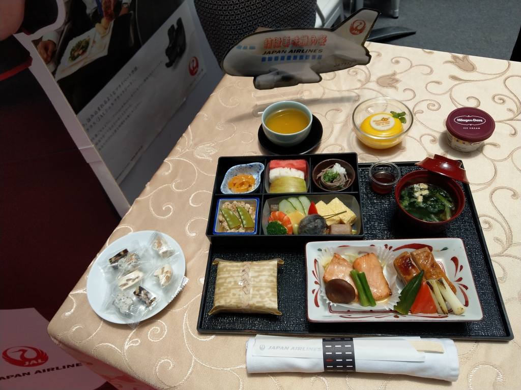 日本航空商務艙日式飛機餐.jpg - 台北老爺大酒店日本航空住房專案