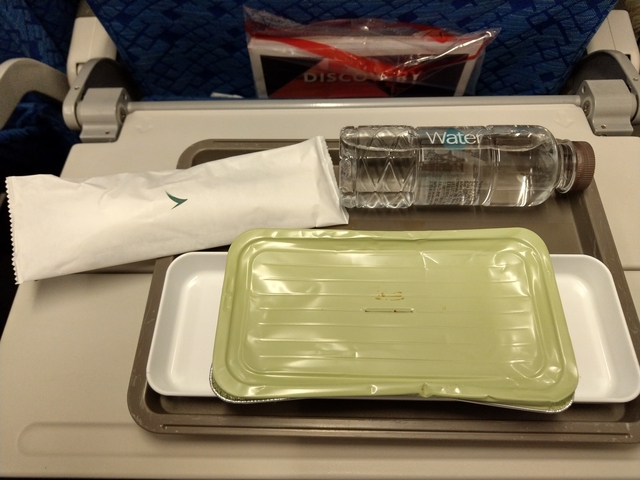 IMAG2407.jpg - 國泰航空香港飛台北CX464班機好吃的雞肉飯正餐