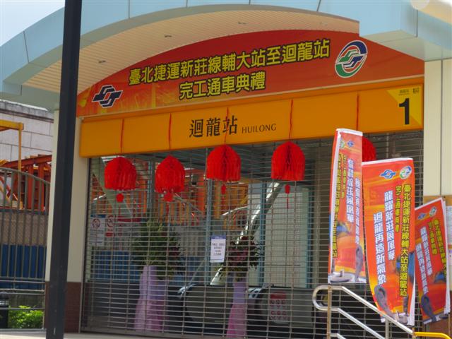 現在的我都是繃緊神經在搭捷運!